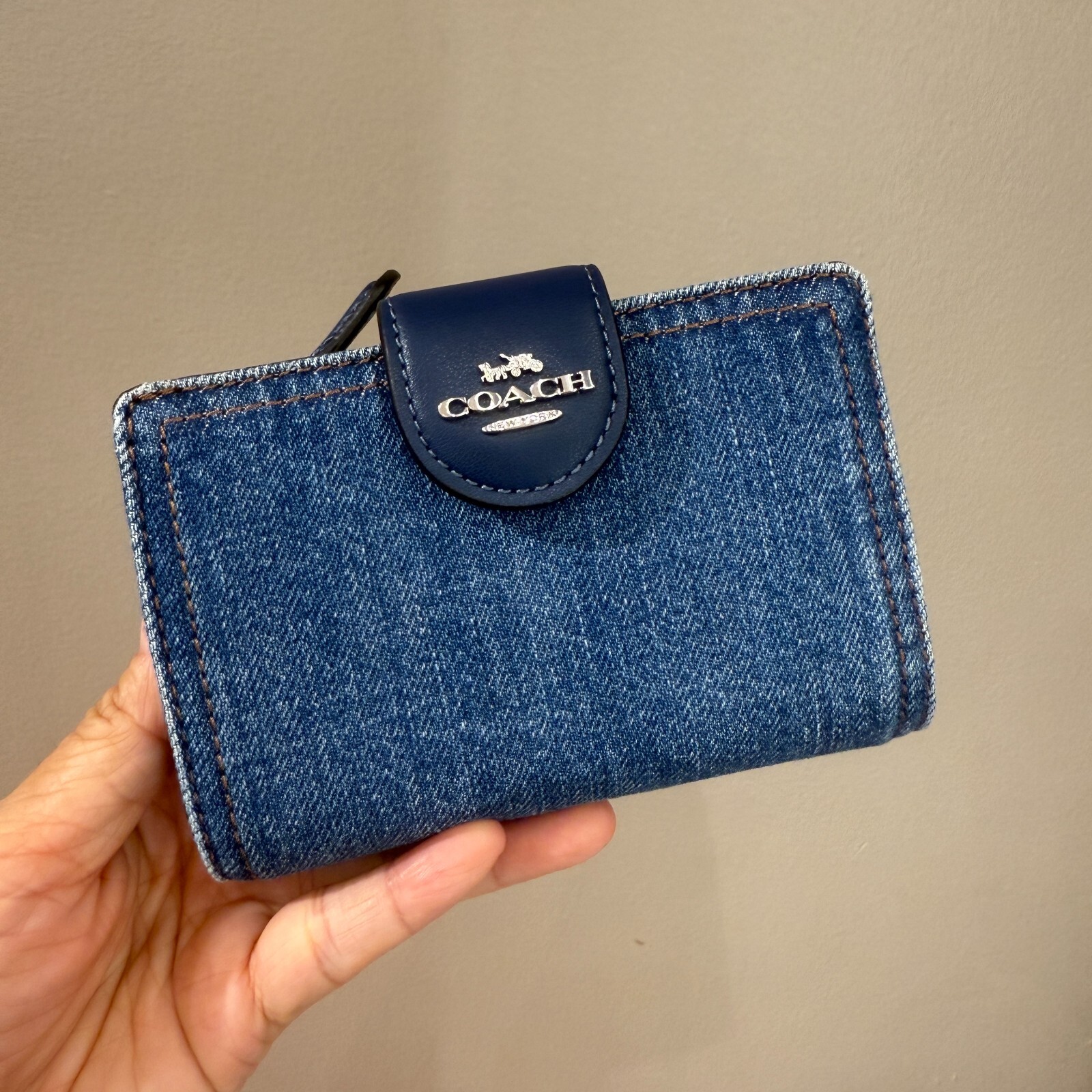 折りたたみ財布 Coach Medium Corner Zip Wallet CAO96 DENIM Coach Medium Corner Zip Wallet CAO96, denim/Silver/Indigo | eBay