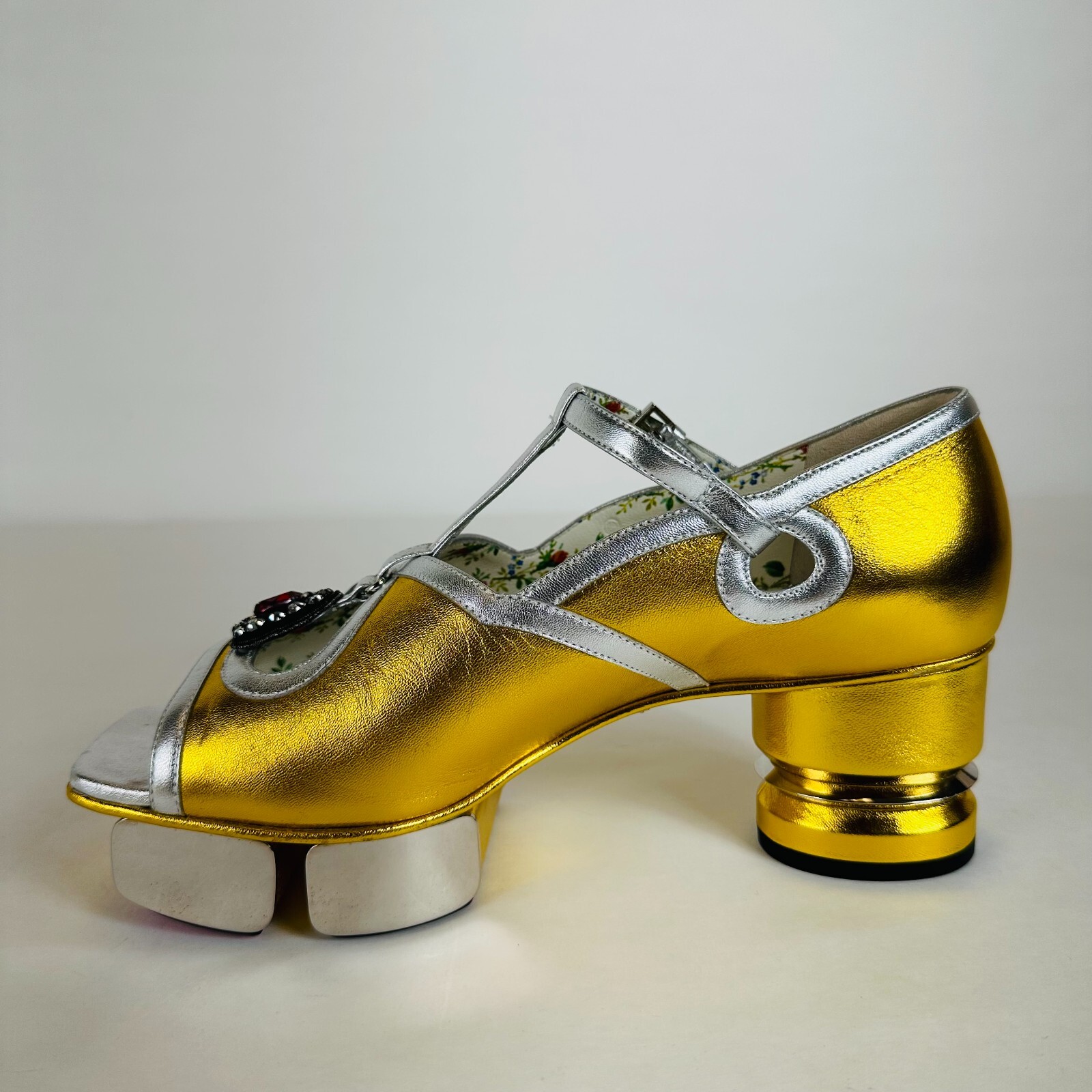 Pre-owned Gucci Gold Leather Platform Open Toe Heel W/red Gem It 38.5/us 8.5 488350 8166