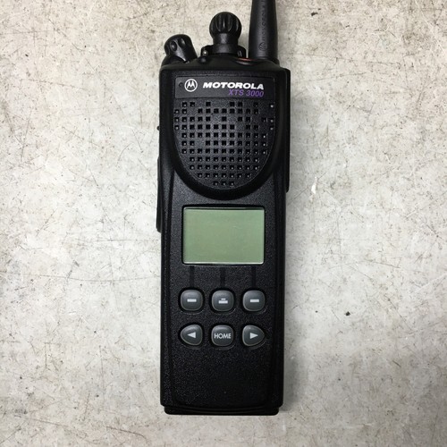 Motorola XTS3000 II UHF 403-470 Mhz DIGITAL RADIO