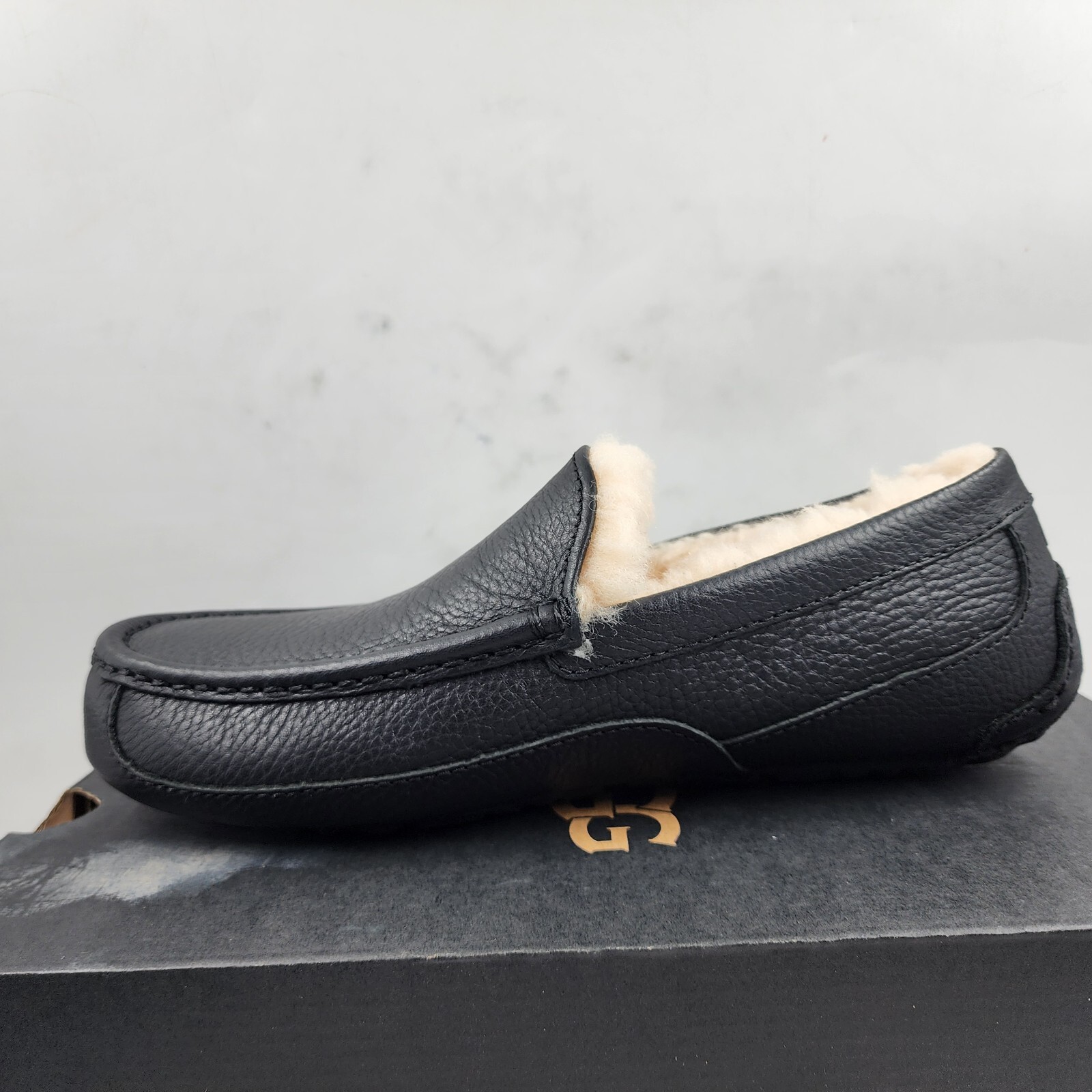 UGG Ascot Shearling Slippers Men's 8 Black Round Toe Solid Slip On - Picture 8 of 16