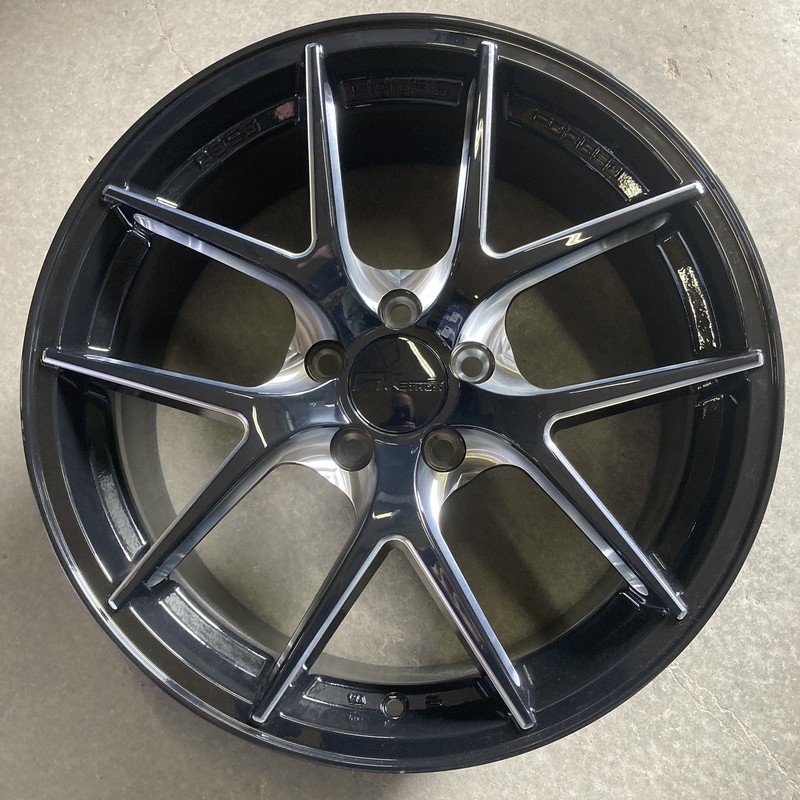 FK Ethos 18'' Gloss Black and Machined RT57 SF 18x8 5x110 Set of