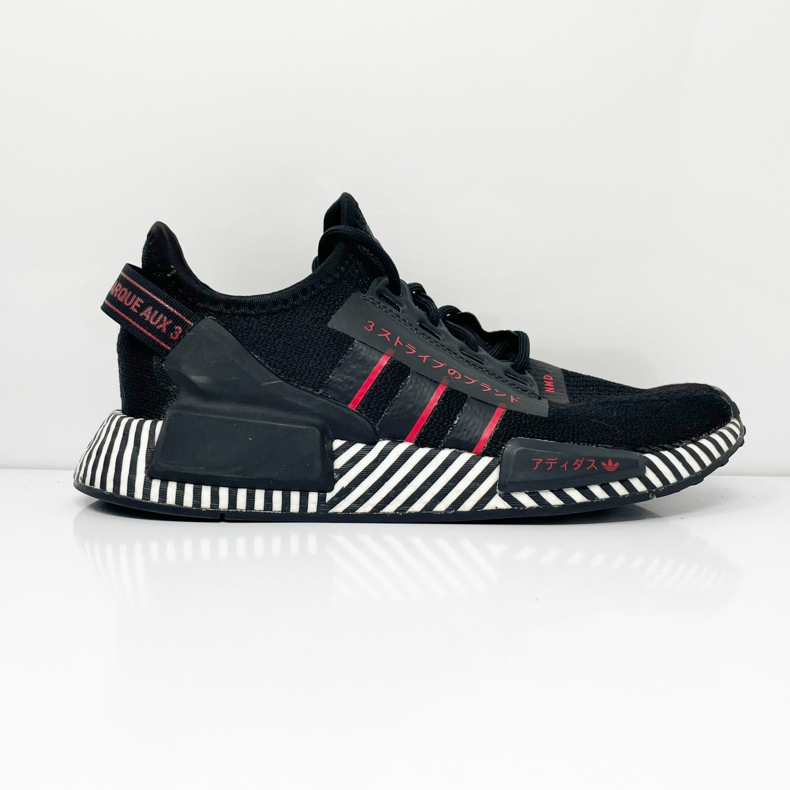

Черные кроссовки Adidas Boys NMD R1 V2 FY2107, размер 4, Черный, NMD R1 V2