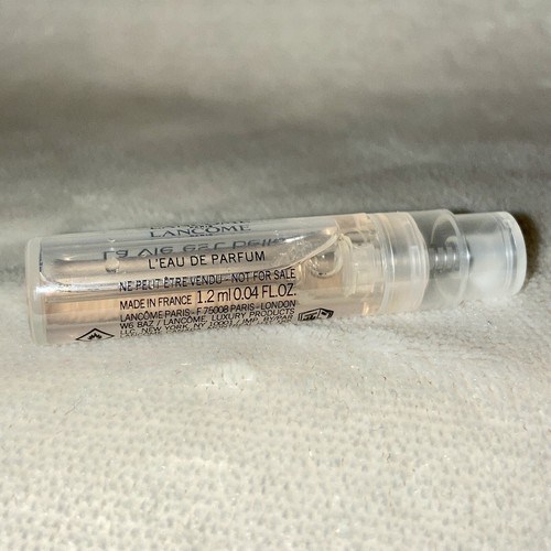 Lancome La Vie Est Belle L’eau de Parfum Sample Spray .04oz, 1.2ml New in Card