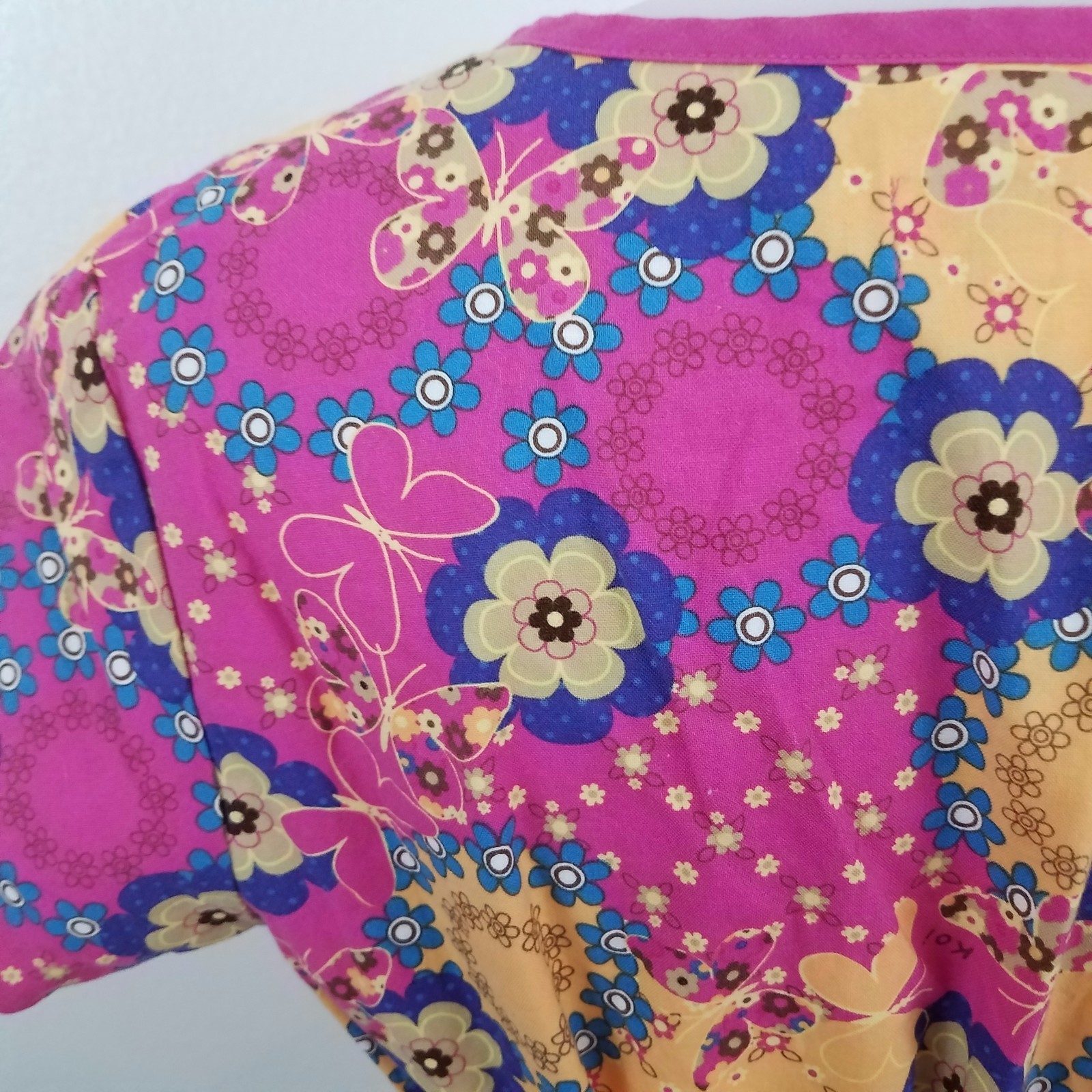 Koi madison scrub top faux wrap orange pink floral S short sleeve nurse tie