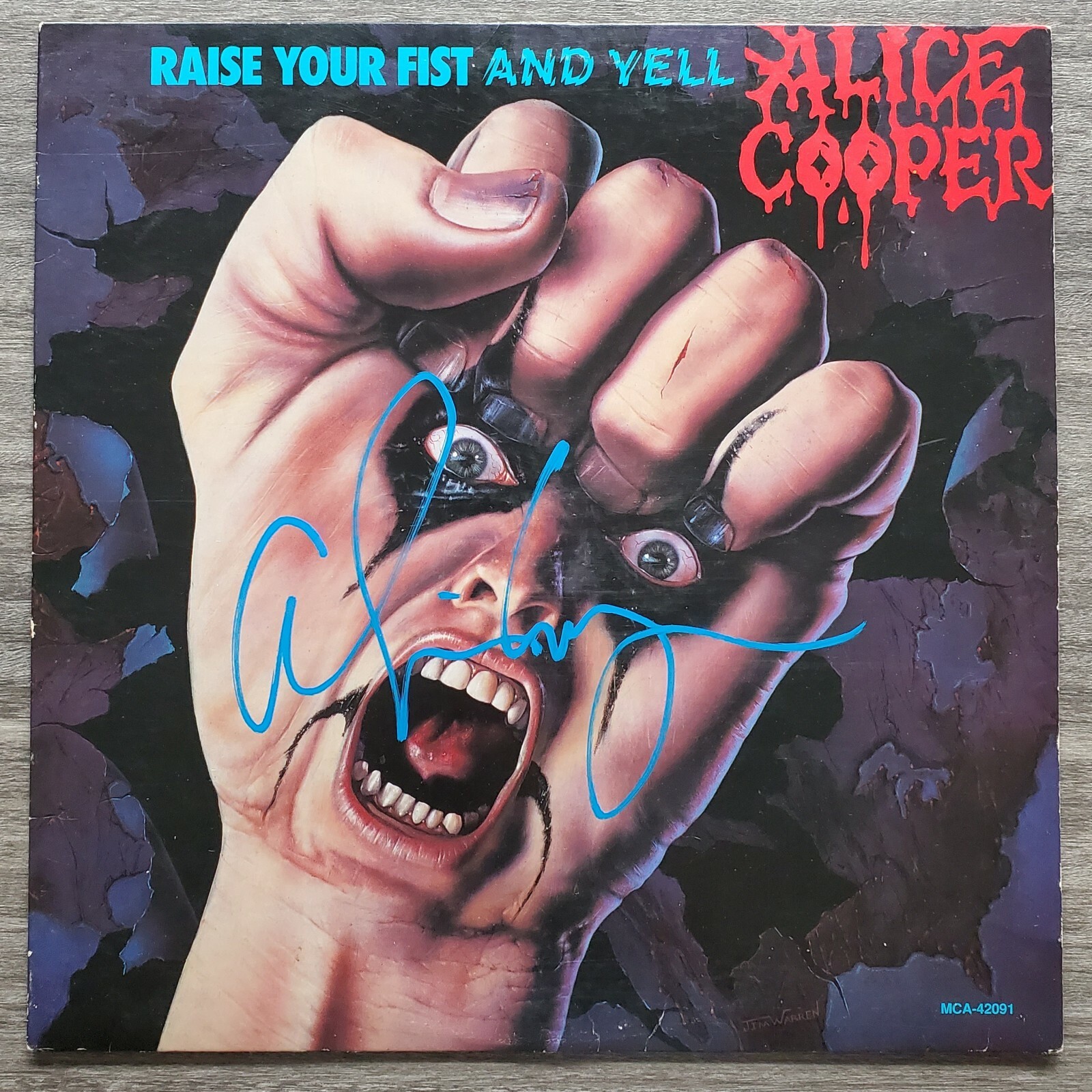 洋楽 PROMO Alice Cooper Raise Your Fist And Y Raise Your Fist and Yell | Alice Cooper
