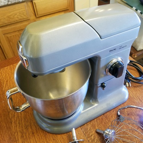 Viking Professional 7 Qt 1000W VSM700 Mixer With Attachments And User Guide