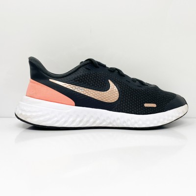 

Nike Boys Revolution 5 BQ5671-012 Черные кроссовки для бега, размер 5 лет, Черный, Revolution 5