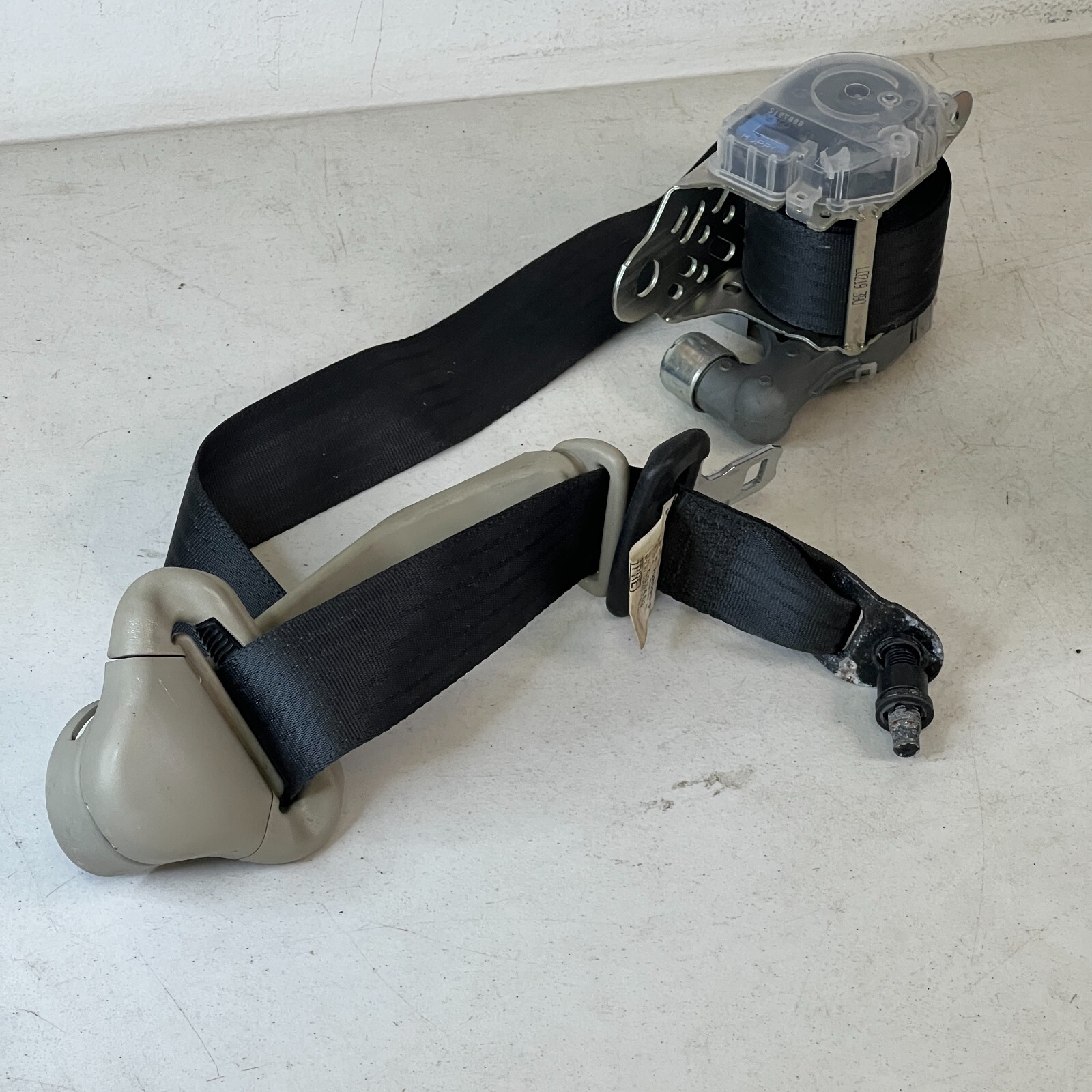 LEXUS ES300 FRONT RIGHT PASSENGER SEAT BELT RETRACTOR OEM g087901 ....