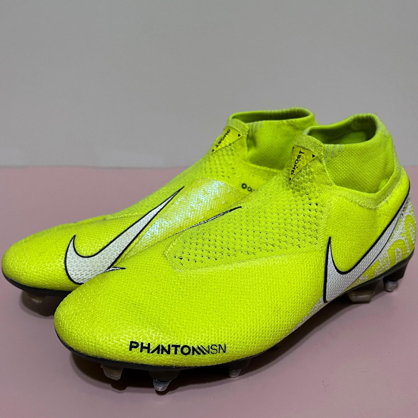 NIKE Phantom VIsion VSN Elite DF SG-PRO Yellow Soccer Cleats NIKE Phantom VIsion VSN Elite DF SG-PRO Yellow Soccer Cleats