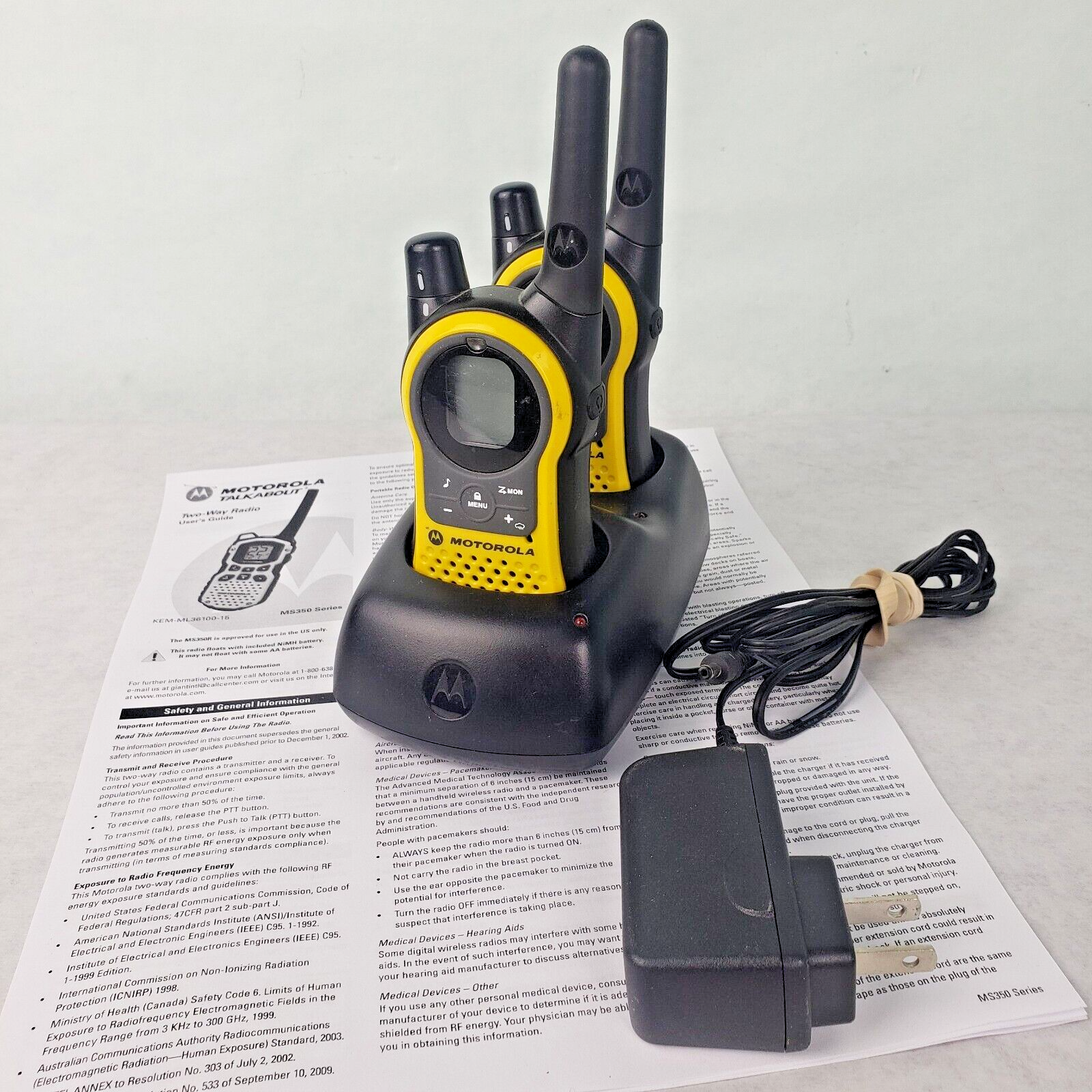 Set of 2 Motorola Walkie Talkie KEM-P29803-3 w/Charging Stand & Users Guide