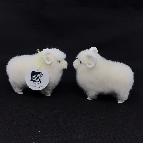 SHEEP HARD PLASTIC WITH REAL WOOL FARM ANIMAL LOT - WOOLS OF NEW ZEALAND SHEEP
