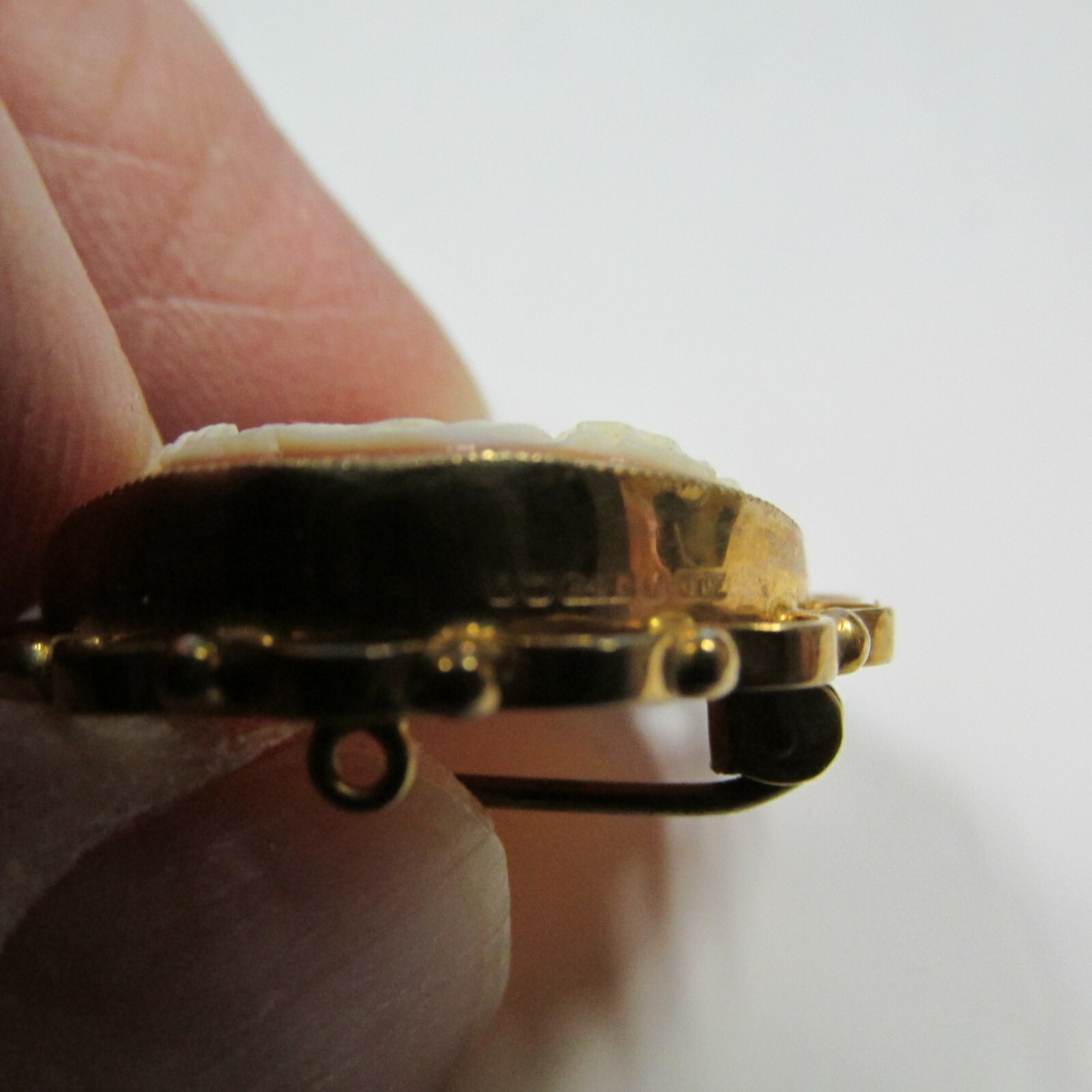 9ct CAMEO BROACH NECKLACE