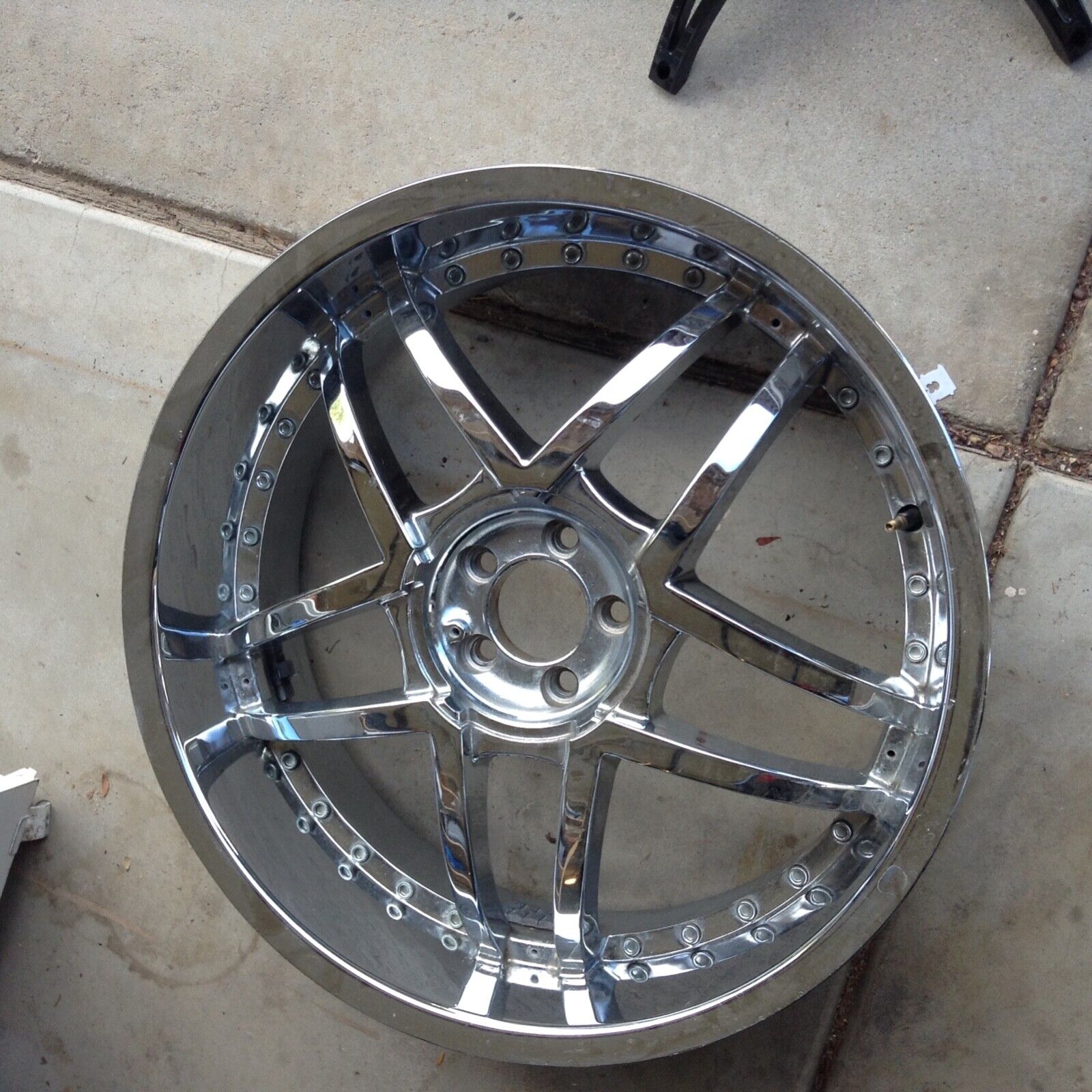 Gianna Wheel Blitz Chrome with Black Insert -- 22 INCH WHEEL Gianna Wheel Blitz Chrome with Black Insert -- 22 INCH WHEEL