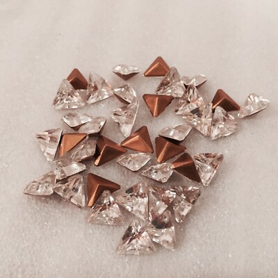 AM907-8 8mm clear crystal tetrahedon, faceted, gold foiled (36)