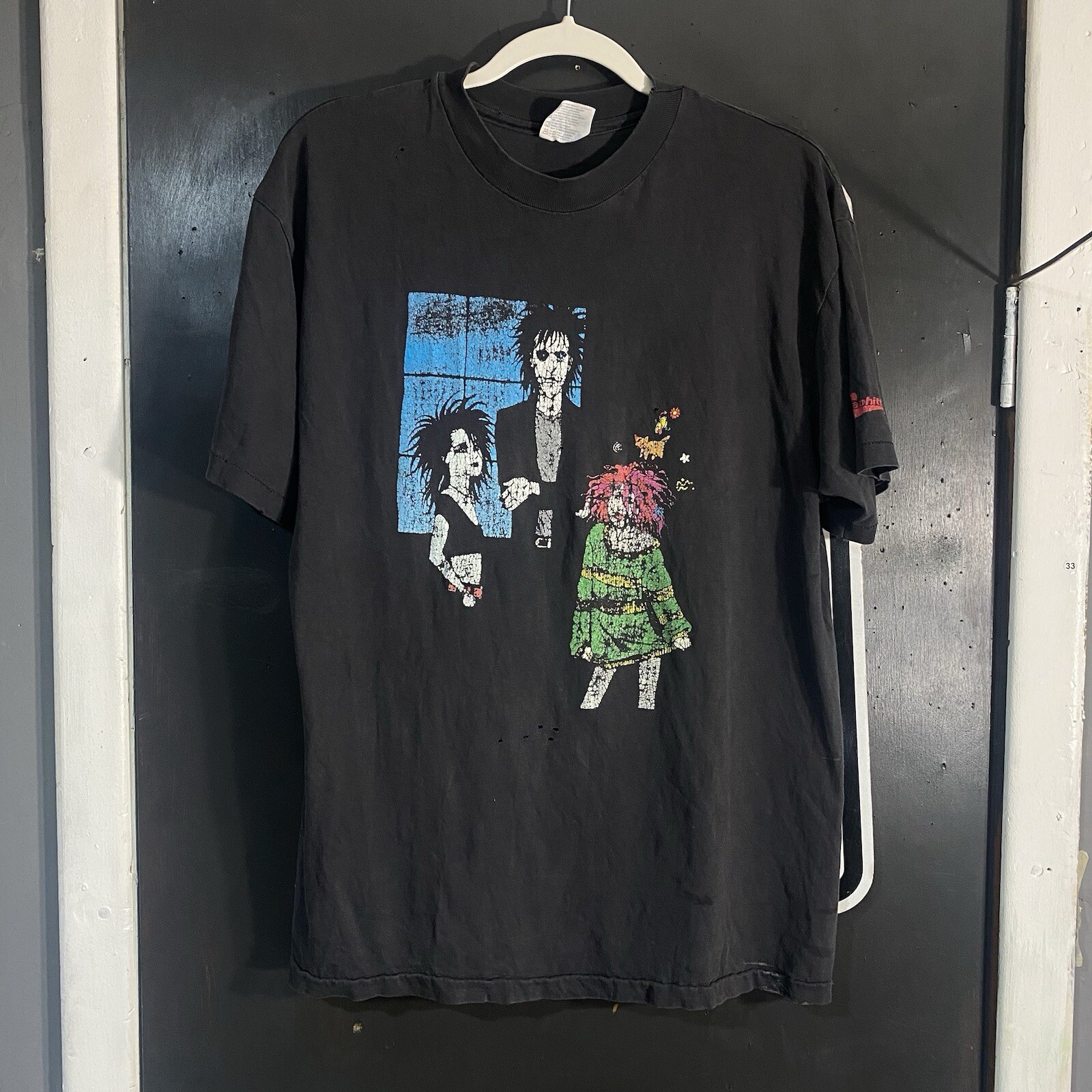 ☆1993 STUDIO☆SINCERITY 1993 T-SHIRT Vintage 1993 The Sandman Graphitti Family Photo Distressed T