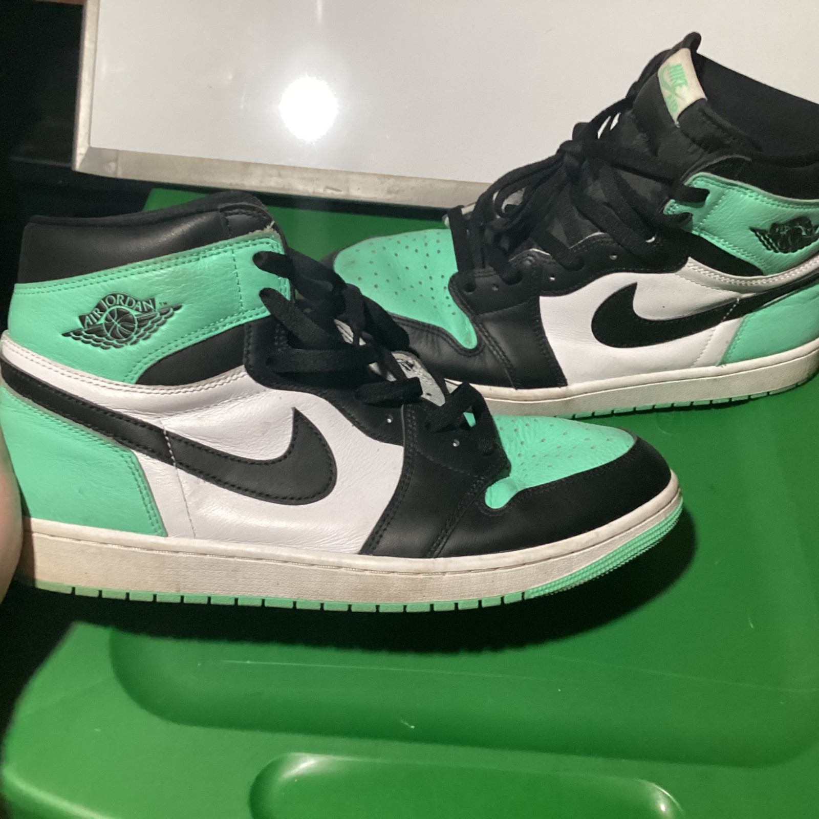 AIR JORDAN 1 RETRO HIGH OG　 ”GREEN GLOW” Air Jordan 1 High OG 'Green Glow' (DZ5485-130) release date