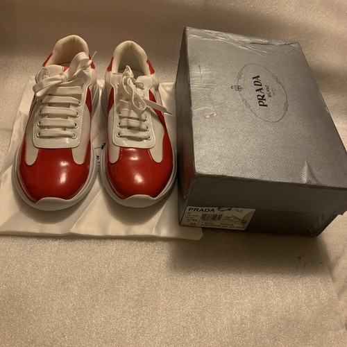 ■ 46044★年 PRADA プラダ ローカットスニーカー 34 1/2 PRADA プラダ パテントレザー メタルロゴ ダウンタウン