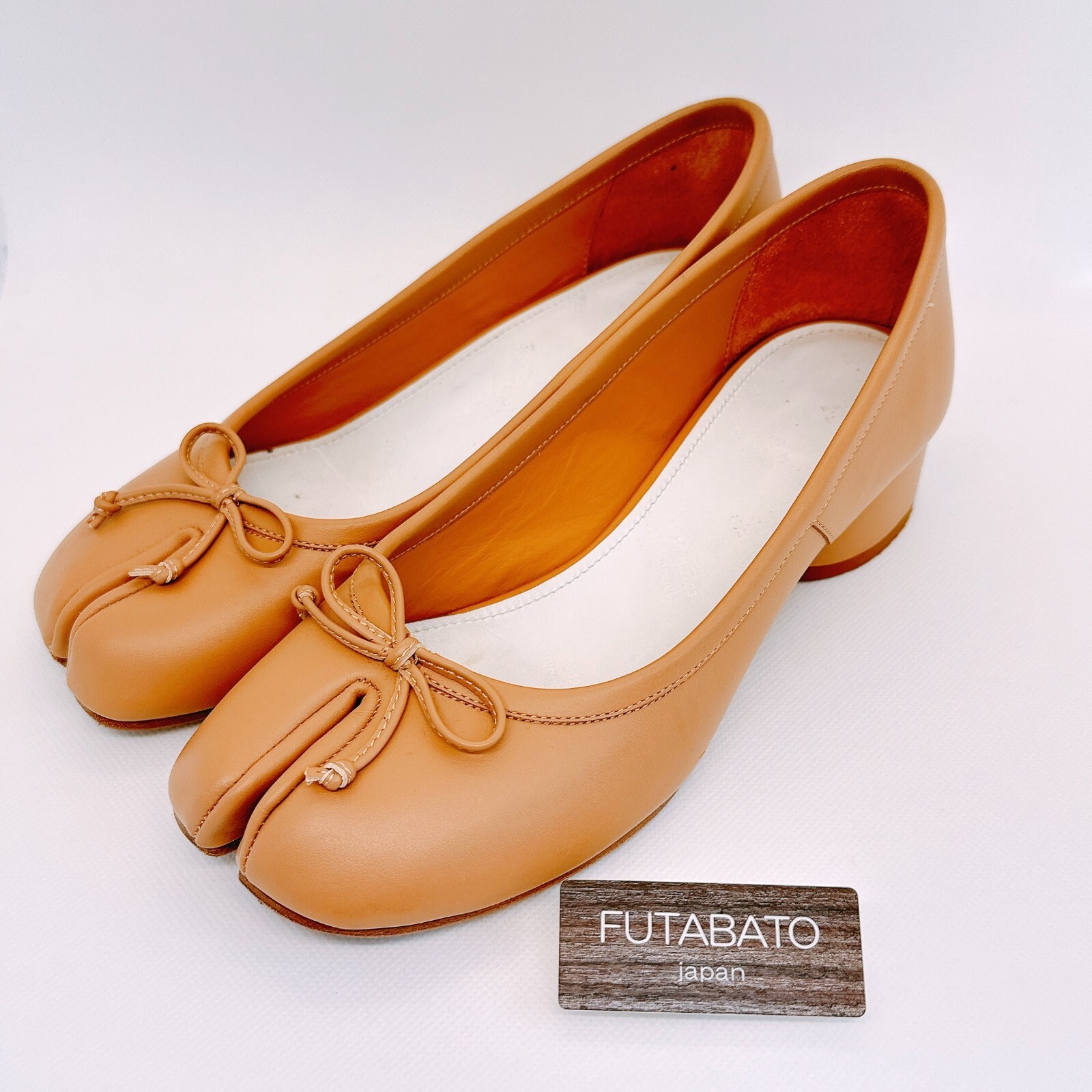 Maison Margiela / Tabi タビ maryjane /ベージュ Maison Margiela Tabi Mary-Jane Pumps - beige | Garmentory