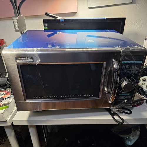 Sharp R21LCFS Commercial Microwave Oven medium duty 1000