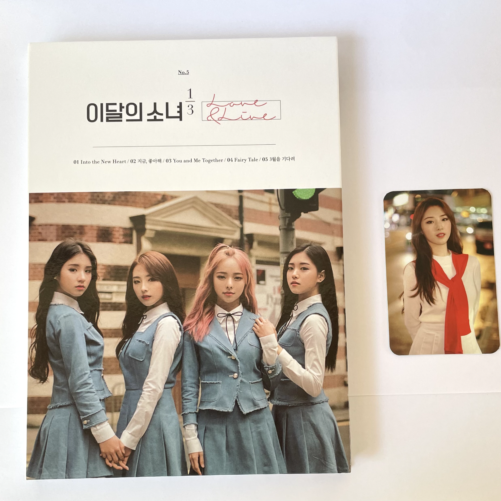 LOONA 1/3 Love & Live ハスルフォトカード付き LOONA 1/3 LOVE & LIVE Album. With Haseul Photocard and CD