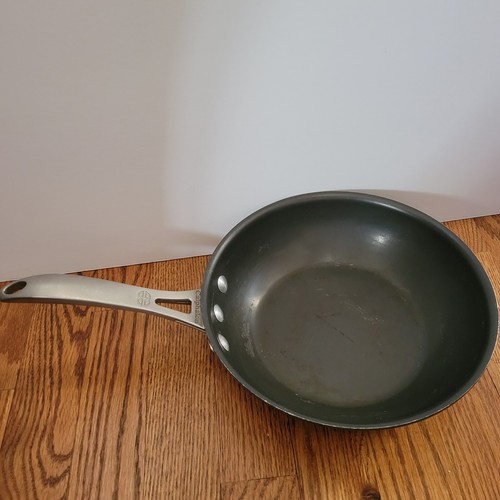 ウィリアムソヌマで購入Calphalon 9インチ フライパン 2QT ウィリアムソヌマで購入Calphalon 9インチ フライパン 2QT