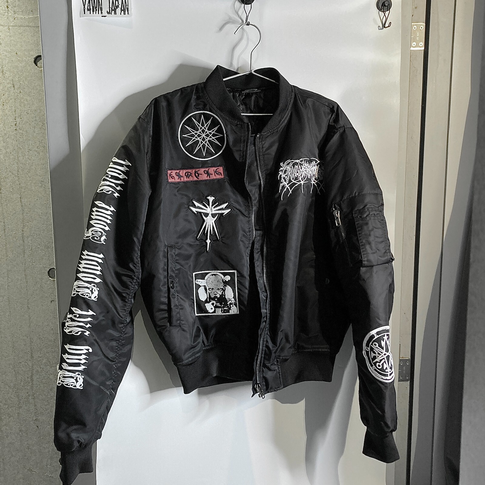 [日本限定品　完売品］BRING ME THE HORIZONボンバージャケット 日本限定品 完売品］BRING ME THE HORIZONボンバージャケット - メルカリ