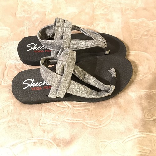 SKECHERS Yoga Foam GREY BLACK PRINT Flip Flops Slingshot SandalS Sz 9 (s17)