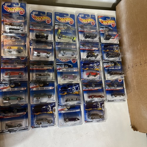 24/(set 30 Hotwhees 8500¥) Amazon.com: Hot Wheels Car Culture Circuit Legends Vehicles