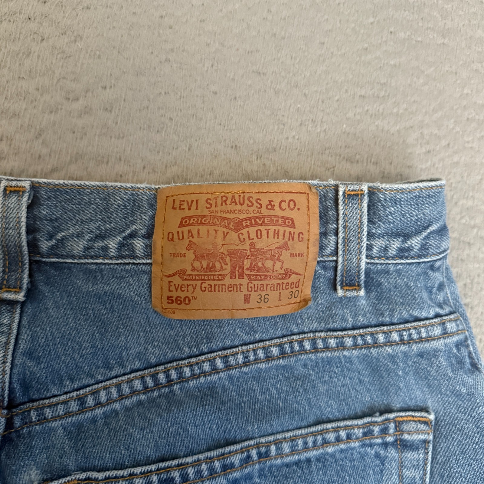 Levis 560 Jeans Mens Size 36 x 30 Loose Tapered Blue Vintage *