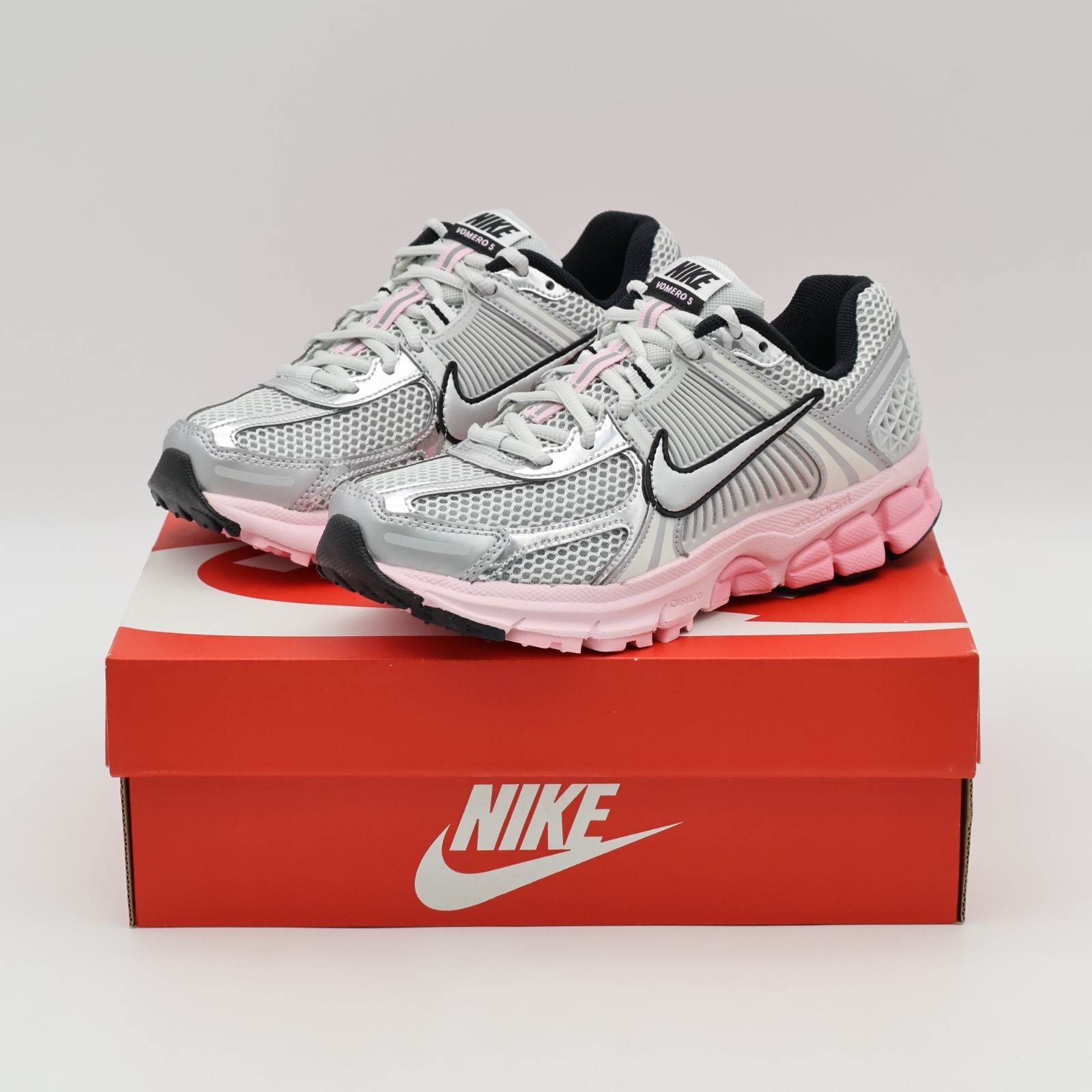 靴 NIKE ZOOM VOMERO 5 Nike Zoom Vomero 5 SE SP Men's Shoes. Nike.com