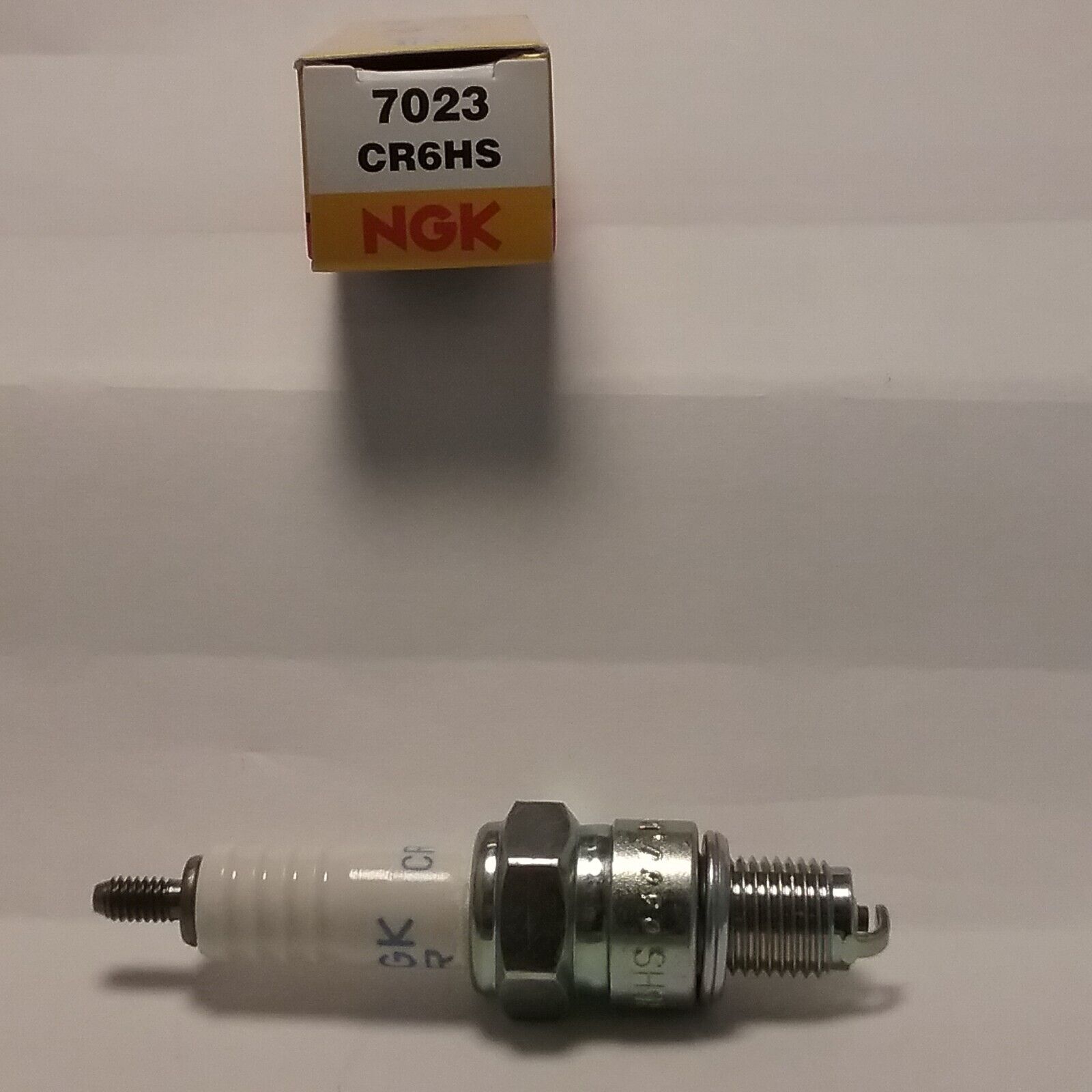 QTY 2, NEW NGK CR6HS Nickel Spark Plug 7023 YAMAHA 94701 QTY 2, NEW NGK CR6HS Nickel Spark Plug 7023 YAMAHA 94701