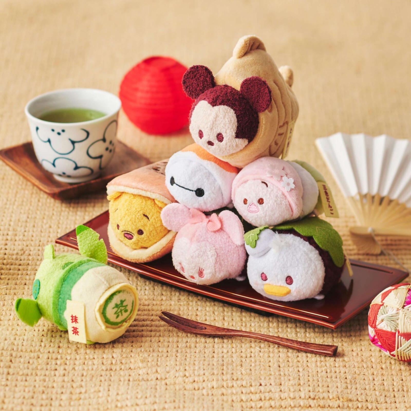 Disney - ゆちょ Amazon.com: The Tin Box Company 787807-12 Disney Tsum Tsum