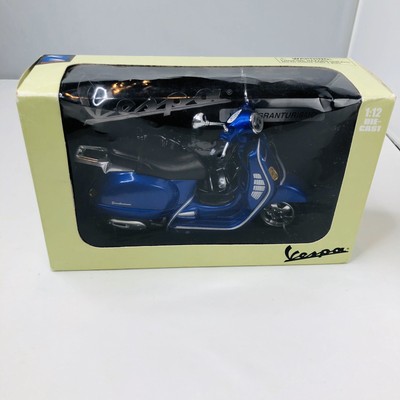 New-Ray Vespa Granturismo Roller Scooter Blue 1:12 Die-Cast Loop Piaggio 42137