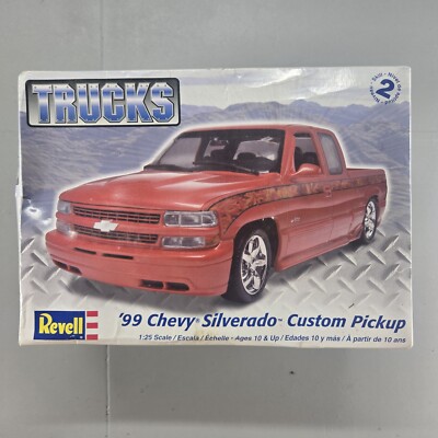 REVELL TRUCKS 99' Chevy Silverado Custom Pickup Model Kit #85-7200 