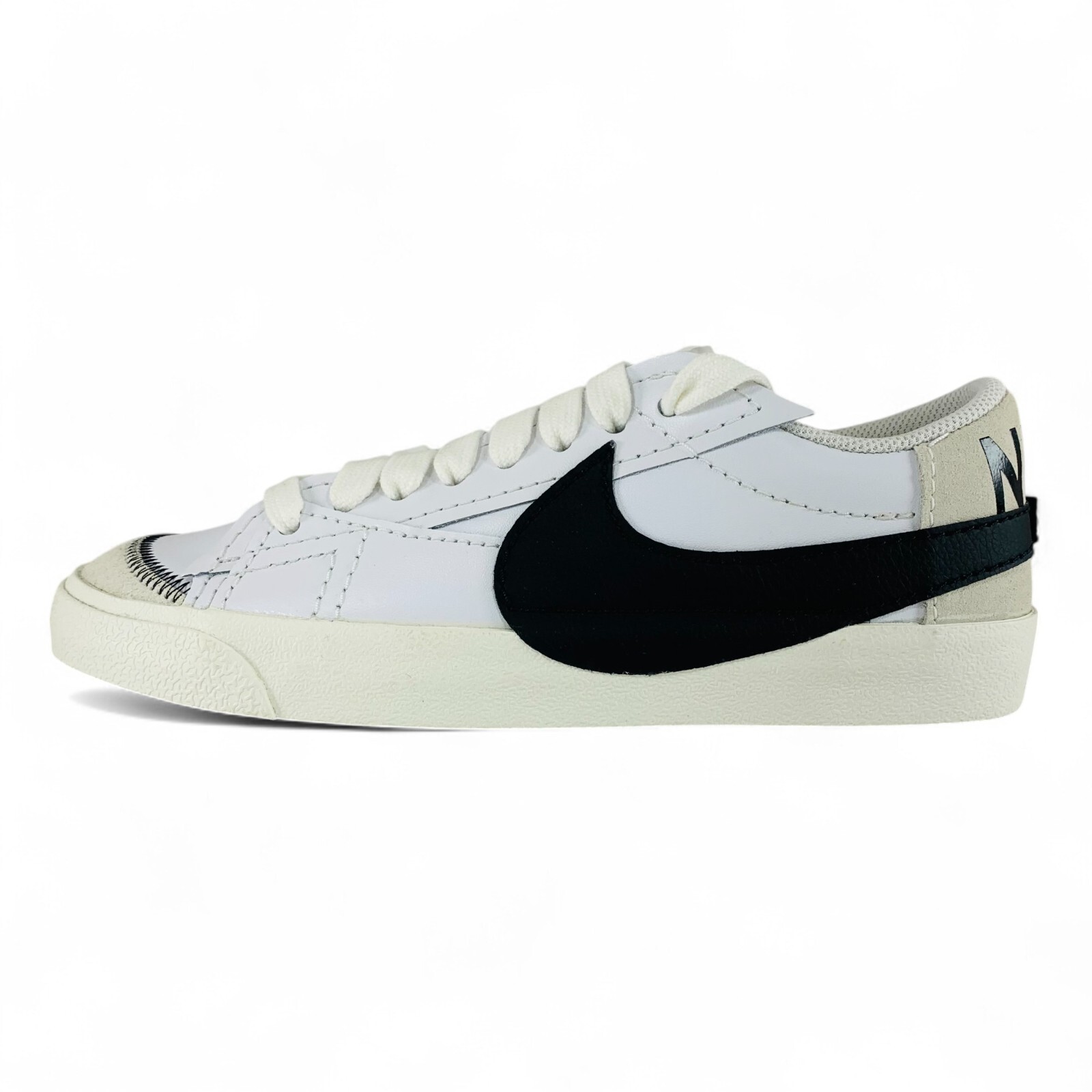 シューズ NIKE BLAZER LOW '77 JUMBO WNTR NIKE BLAZER LOW '77 JUMBO WNTR | White Men's Sneakers | YOOX