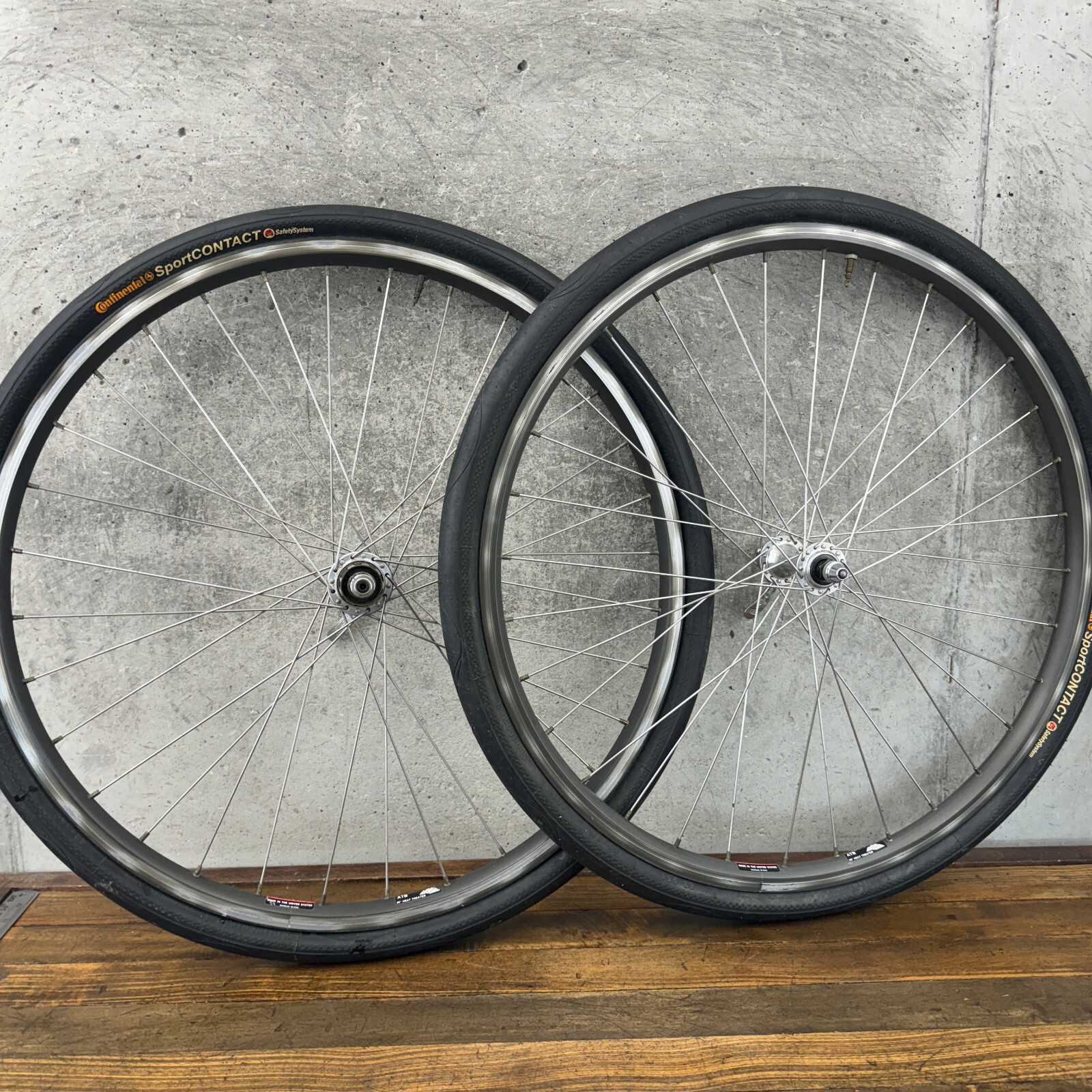 Vintage 26 in Mountain Wheel Set Cassette Deore LX Matrix