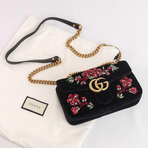 美 Gucci GGロゴ ベルベットショルダーバッグ GUCCI GG Marmont Matelasse Black Velvet Small Camera Shoulder