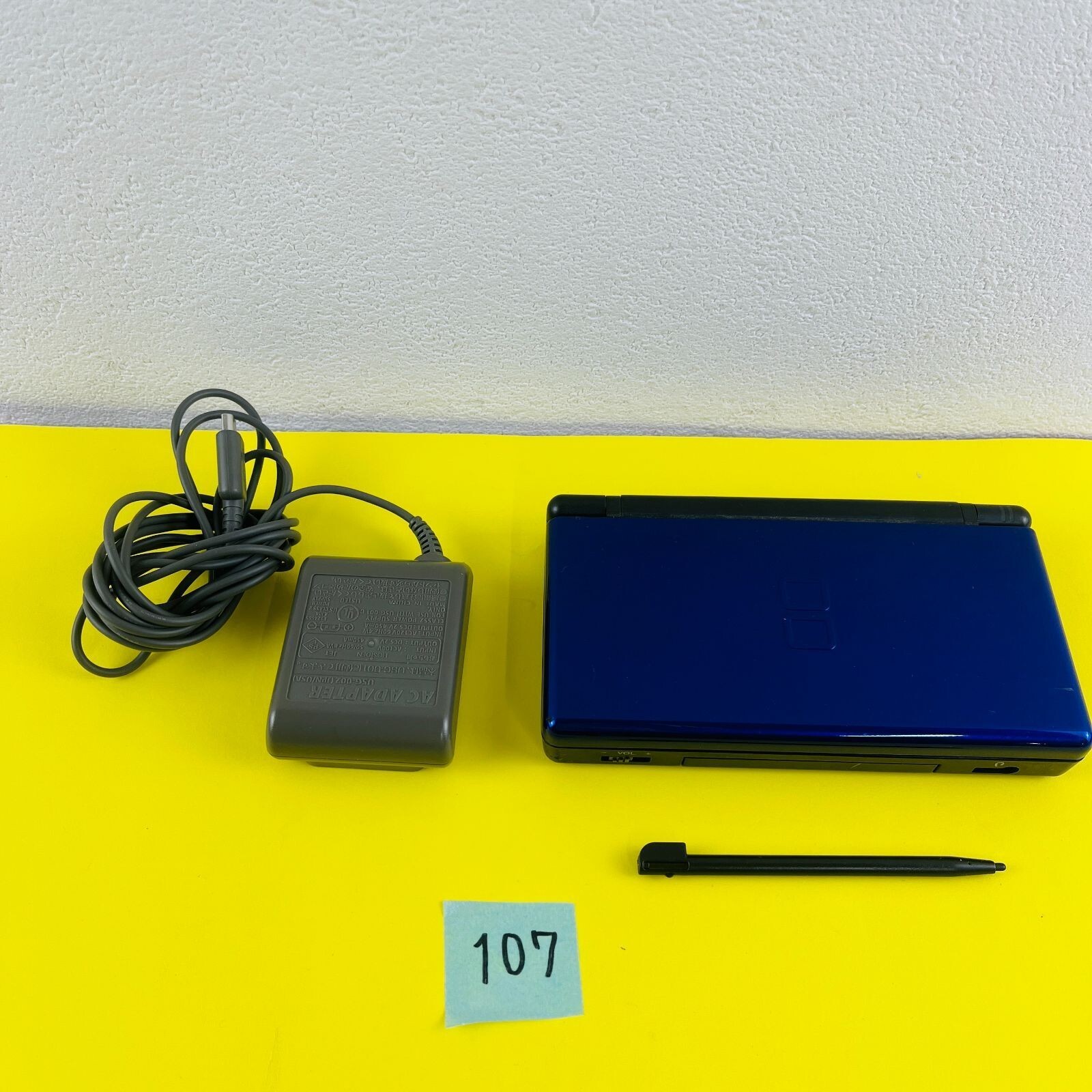 ◇107 Nintendo DS Lite Cobalt with Touch Pen & Charger
