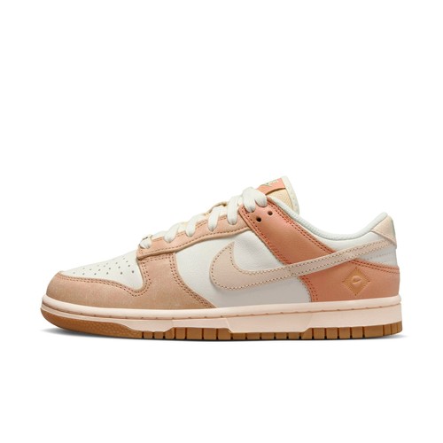

[FN7645-133] Женские кроссовки Nike DUNK LOW SE AUSTRALIA, Sail/sanddrift/amber brown/hemp/guava ice