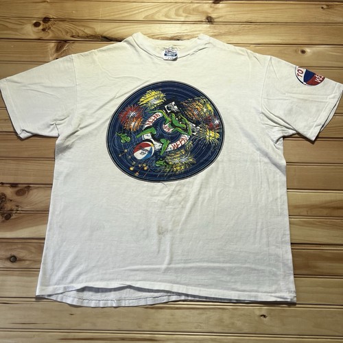 ☆New Era☆ Newspaper Collage T-Shirt Off White 14699257 Vintage 80s 1989 WEBN Fireworks Event Toyota Radio Station