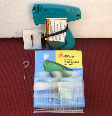 Avery Dennison Clothing Price Tagging Gun + 1000 1 1/2'' J Hooks +1 Extra Needle