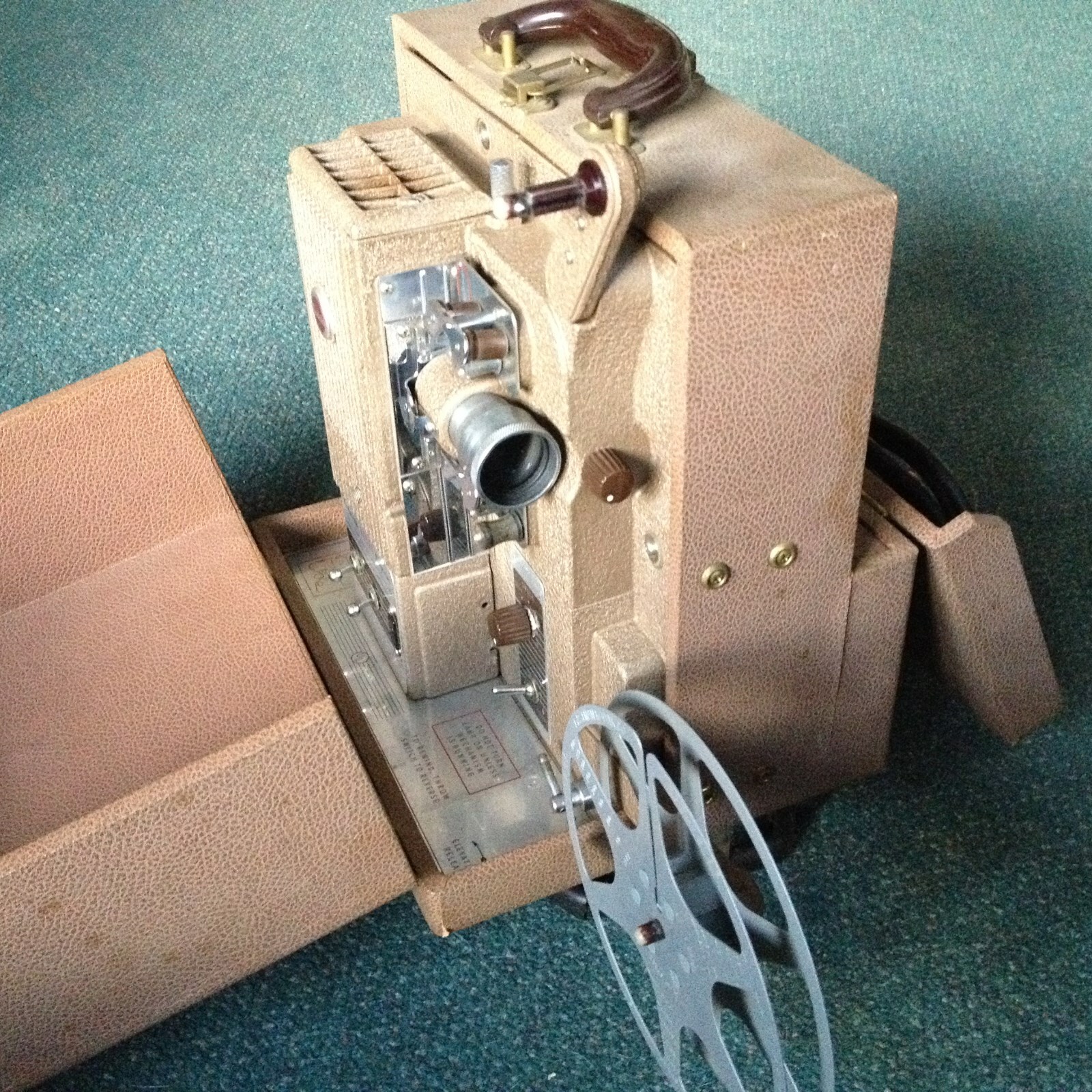 Kodak Kodascope Royal 16mm Projector + 5 Vintage Movies