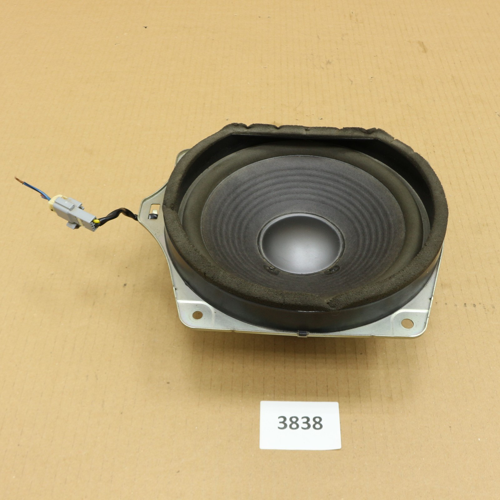 Lexus ES300 ES330 2002-2006 OEM Rear Center Subwoofer Speaker