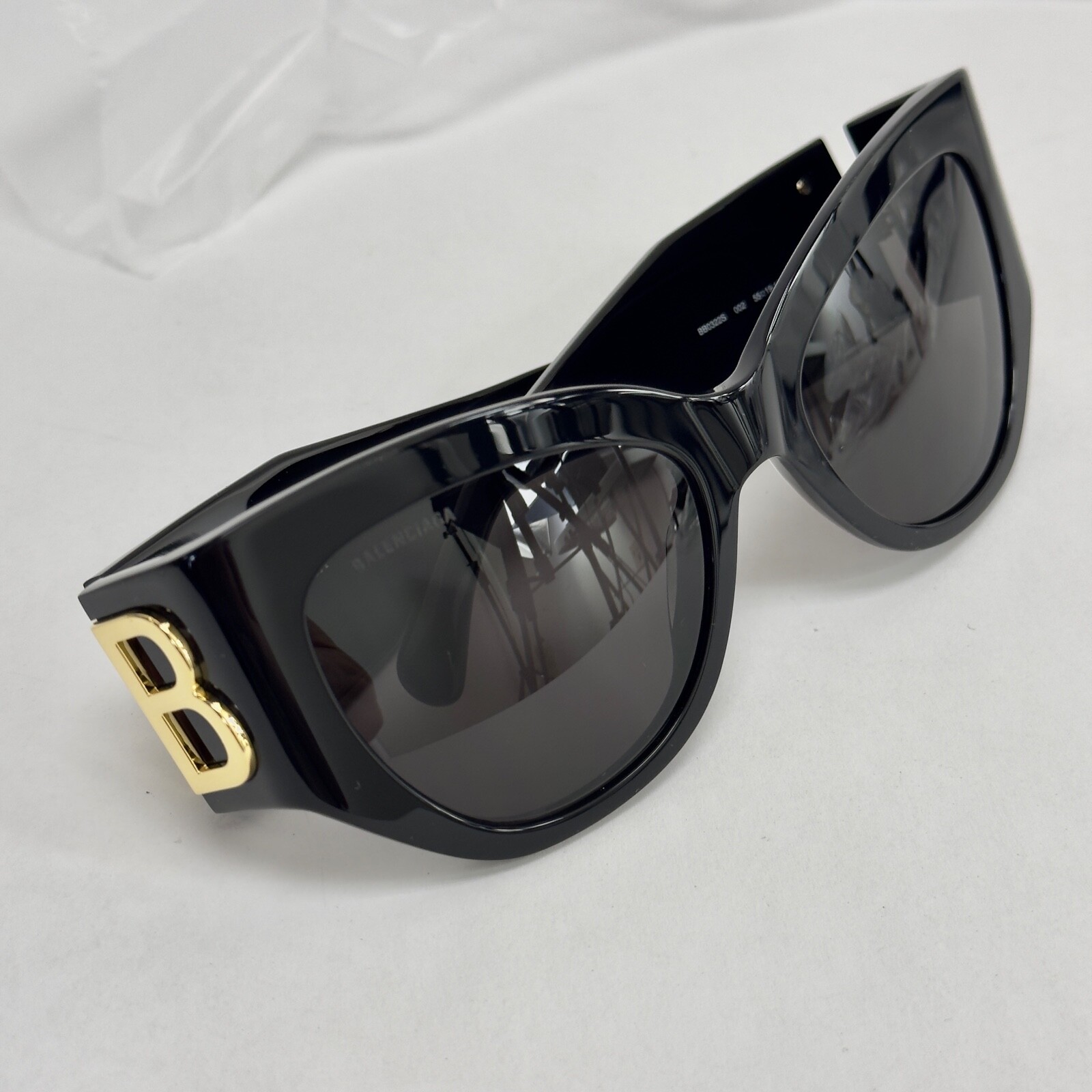 Pre-owned Balenciaga Bossy Cat 0322 Black Fashion Geometric Unisex Sunglass Bb0322s 002 In Gray