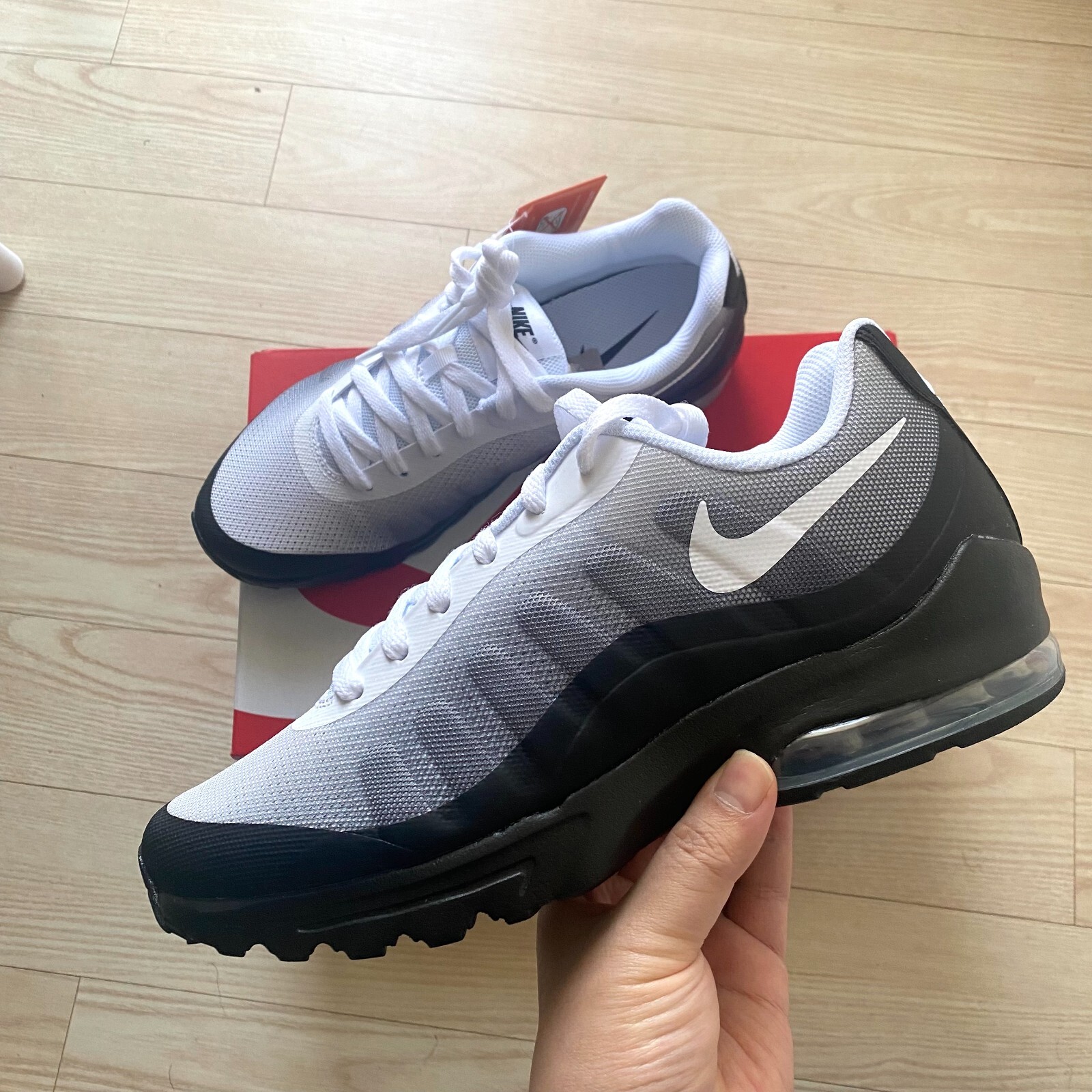 nike air max invigor grey white red