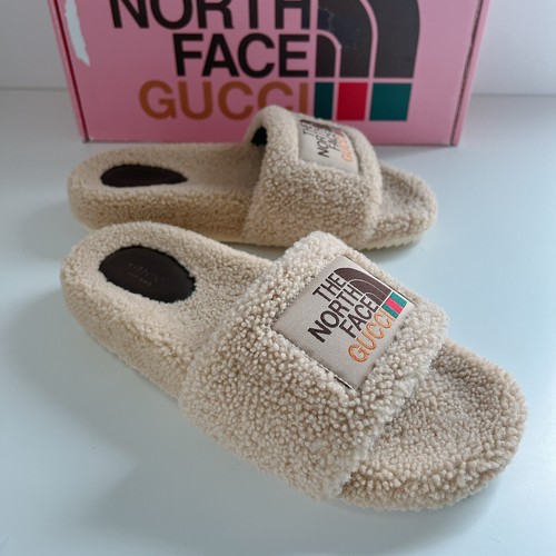 サンダル・ミュール Gucci x The North Face Merino Wool Slides Gucci × The North Face Logo Boa Butterscotch Merino Wool