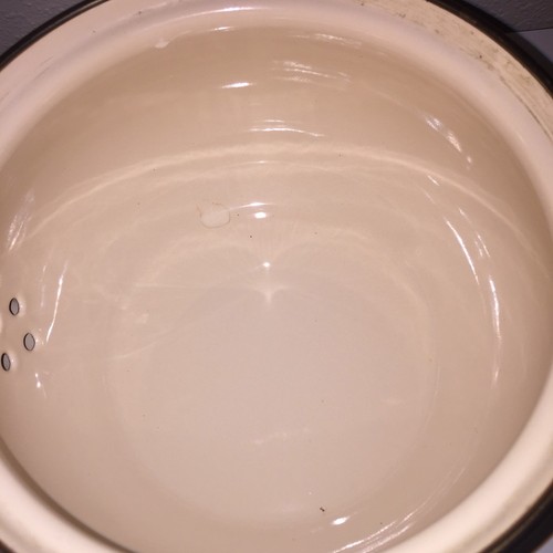 Vintage Heartland Enamel Tea Kettle by International China 2 quart EUC