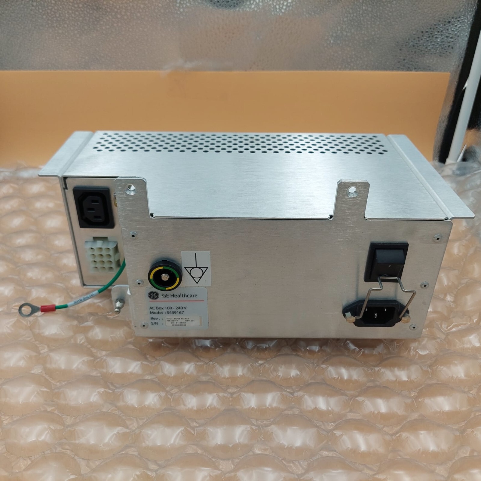 GE HealthCare Vivid S5/S6 Power Supply AC BOX 100-240V GE HealthCare Vivid S5/S6 Power Supply AC BOX 100-240V