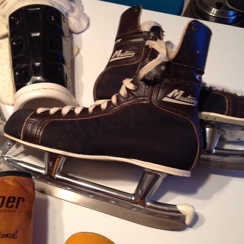 VTG Cooper CCM Shin Elbow Pad Gloves Skates Ice Hockey Equipment BUNDLE Man Cave