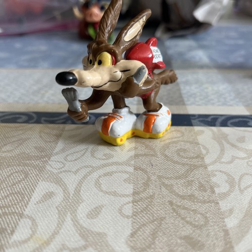 WILE.E.COYOTE ワイリーコヨーテ　ぬいぐるみ　1990 ルーニー・テューンズ ワイリー・コヨーテ ぬいぐるみ人形